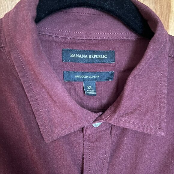 Maroon Untuck Slim Button Down Shirt Cotton Blend // Banana Republic Men's XL - Picture 3 of 5